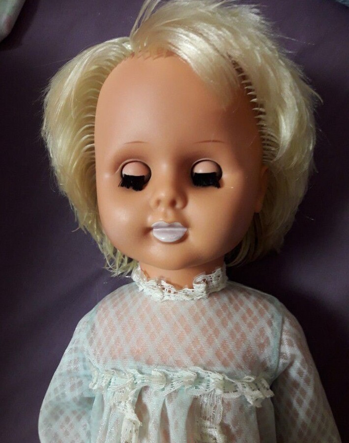 В СССР еще и привозили игрушки из других стран, первые куклы с открывающими глазами, например, были из ГРД 