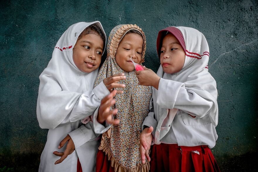 "Один леденец на троих", Рустам Ават, Индонезия