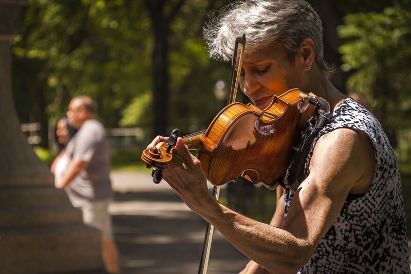 "Скрипачка в Центральном парке Нью-Йорка", Рафаэль Гранадос, Испания