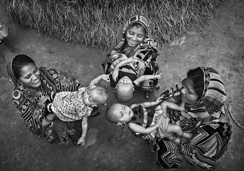 "Счастье материнства", Пранам Басак, Индия