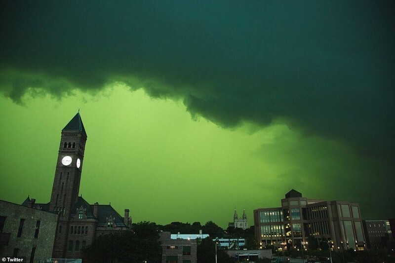 В США небо стало зелёным из-за штормового ветра