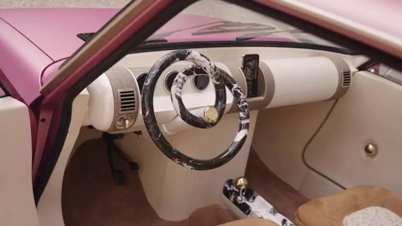Классический Renault 5 превратили в электромобиль с рулевым колесом из мрамора