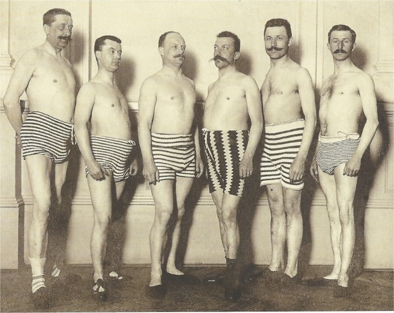 Именно так выглядели участники мужского конкурса красоты в 1919 году.