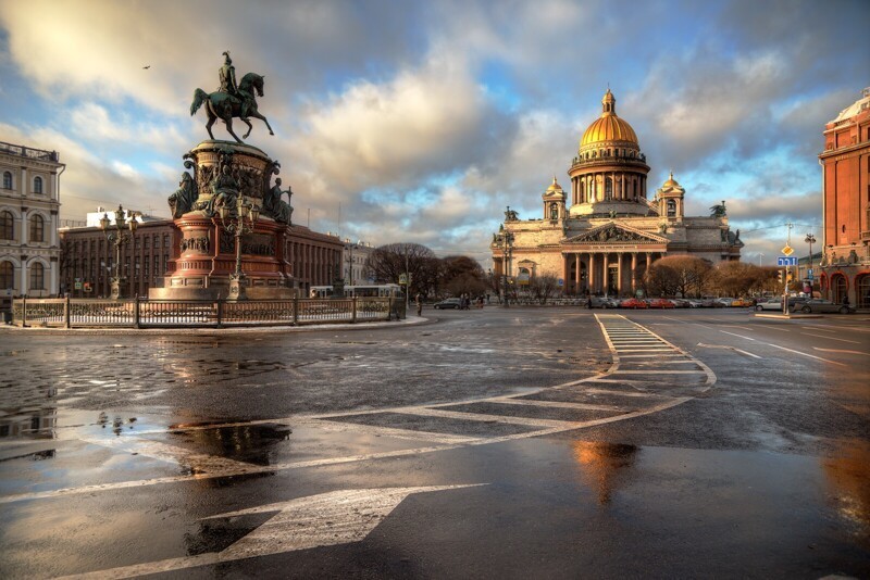 Что означает герб Санкт-Петербурга