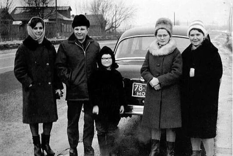 Семья Юрия Гагарина семья Юрия Гагарина. Семья Гагарина Юрия Алексеевича. Родители Гагарина Юрия Алексеевича.