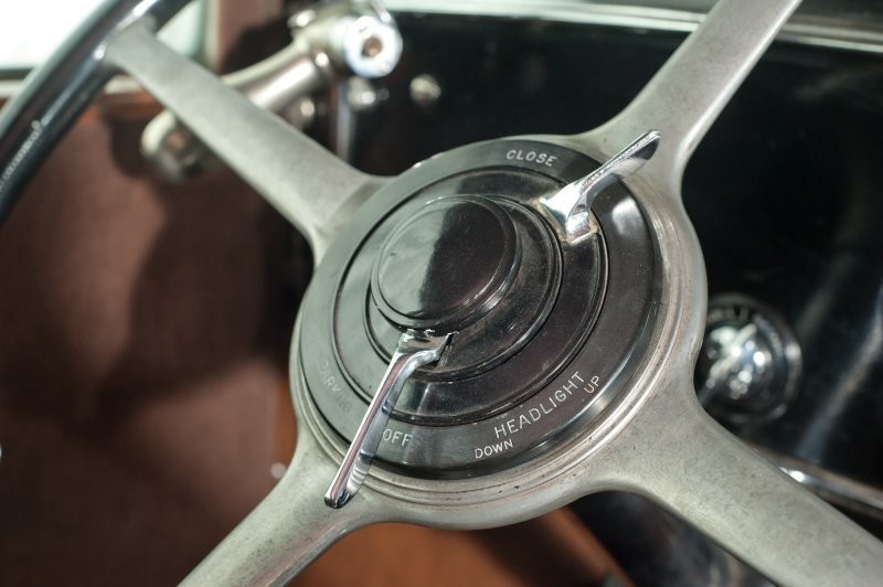Пуленепробиваемый Cadillac V8 Аль Капоне ищет нового владельца