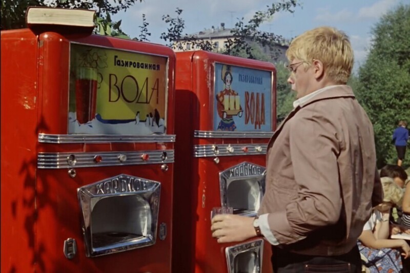 Интересные торговые автоматы из прошлого: чего там только не было