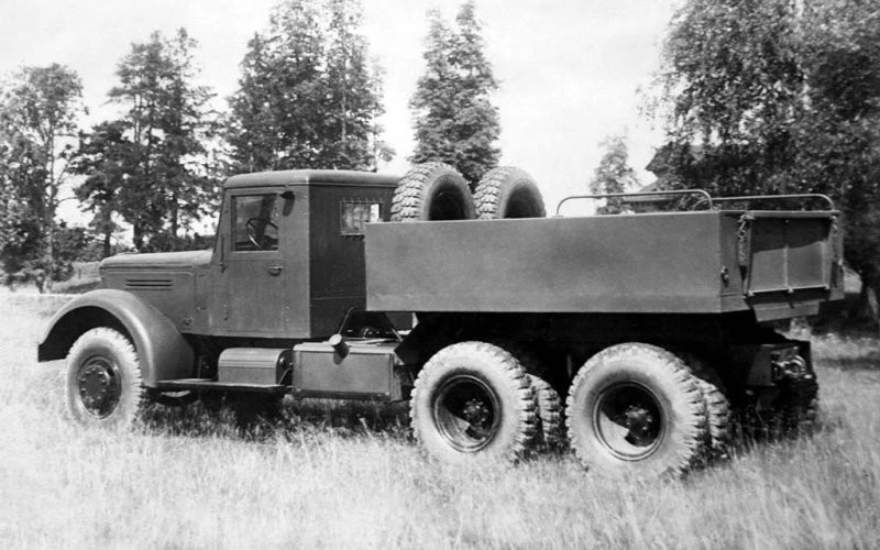 ЯАЗ-210Г: первый балластный тягач СССР