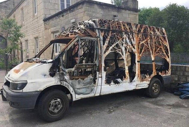 Загадка: это дизайн или сгорел фургон? 