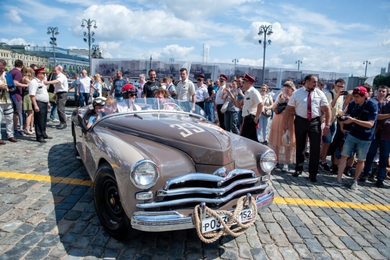 Очень точную копию гоночной «Победы» из 1950-х выставили на продажу в Самаре