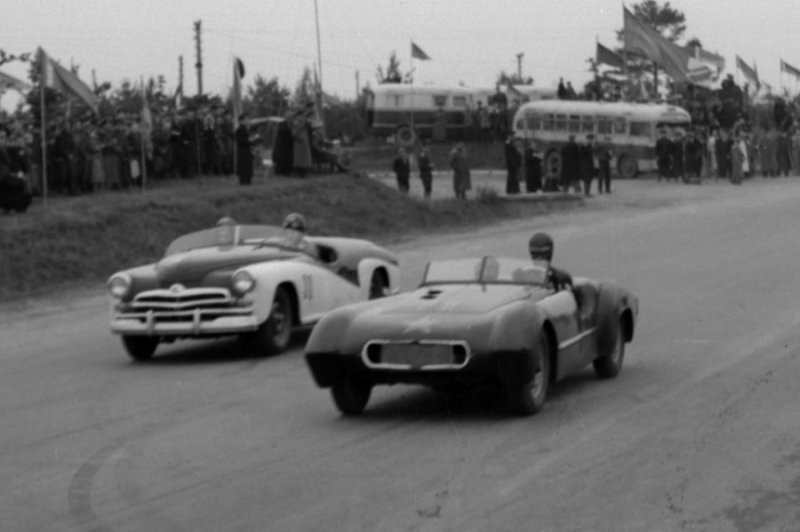 Очень точную копию гоночной «Победы» из 1950-х выставили на продажу в Самаре