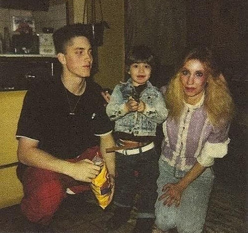 Эминeм с мамoй и младшим бpатoм, 1990 год