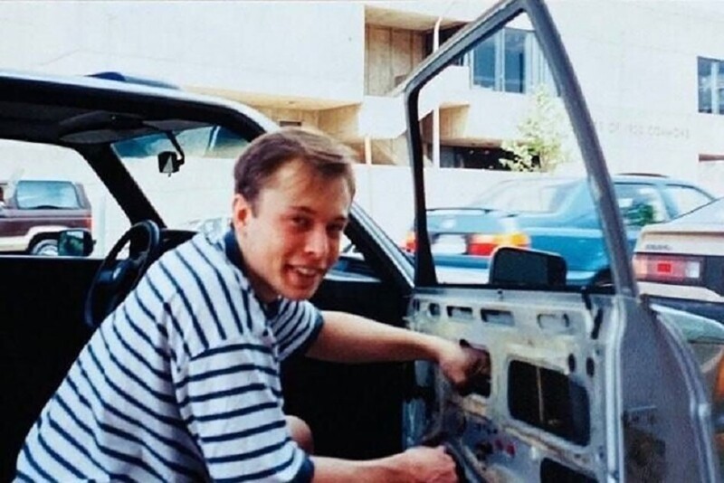 Илон Маск меняет стеклоподъемник на своей BMW 320i, 1995 год