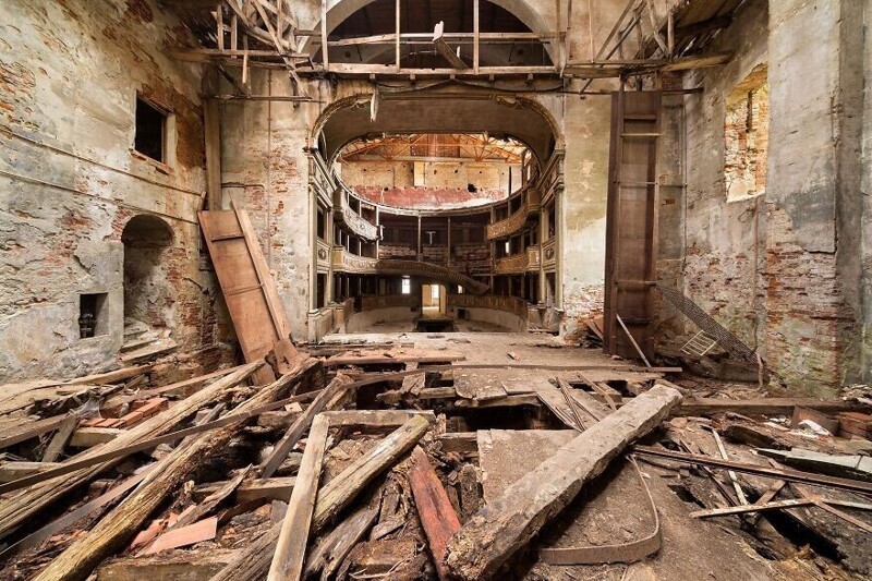 Заброшенный театр в Италии