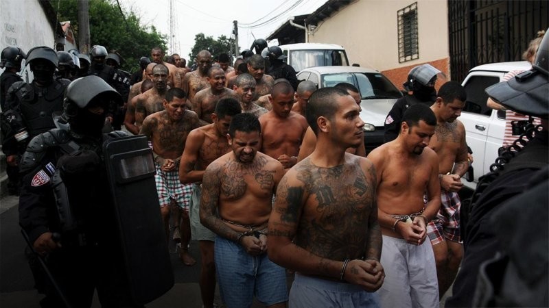 В Сальвадоре сделали из тюрьмы тик ток хаус