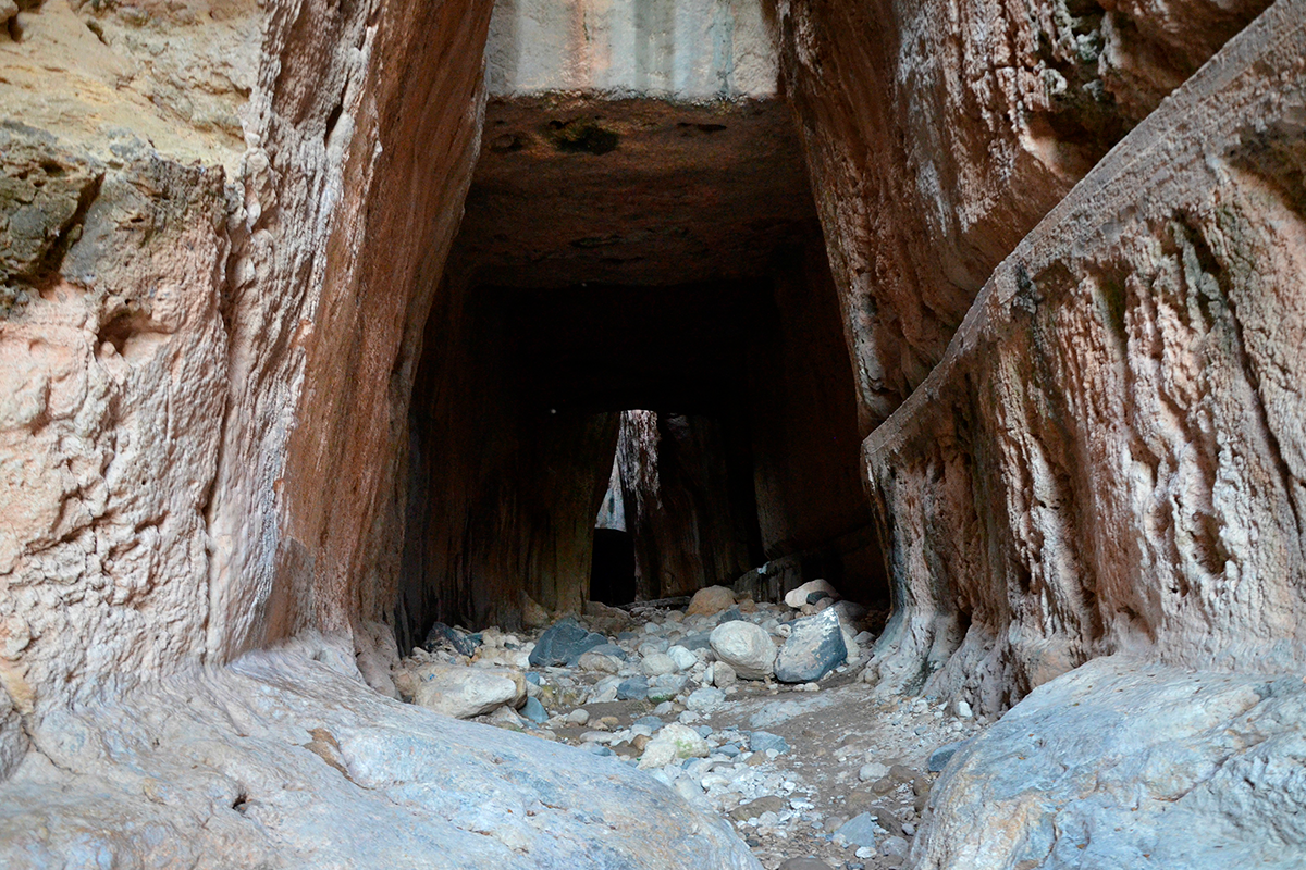 Туннель Тита Веспасиана: зачем древние римляне прорубили его в сплошной скале?