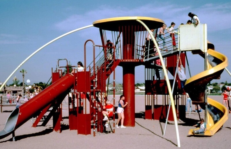 Как в прошлом выглядели детские площадки со всего мира