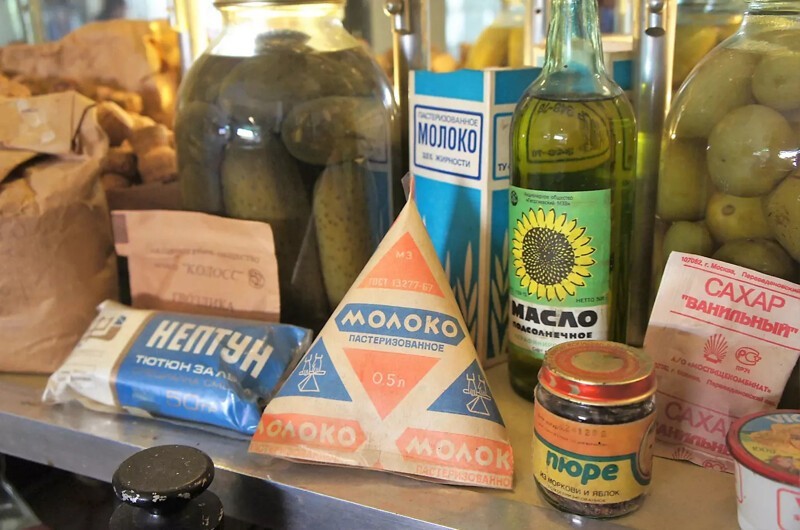 Колбаса из мяса, крабовые палочки из краба и настоящий пломбир