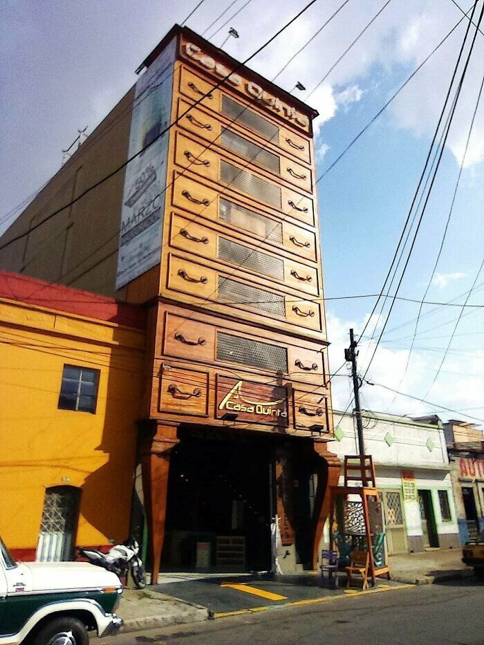 26. Дом-комод. Мебельный магазин. Богота, Колумбия