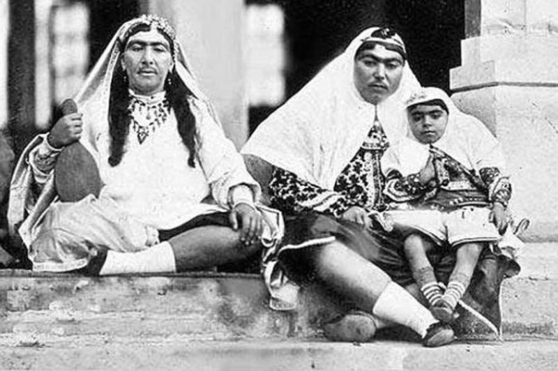 Эти "красавицы" - жены из гарема персидского шаха Насреддина-шах Каджара. 1870-е годы.