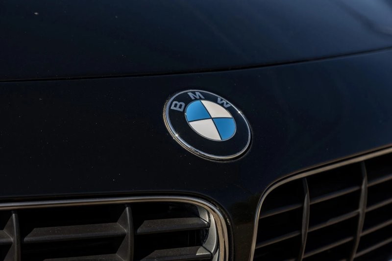 BMW Z8 2003 года выпуска за 200 000 долларов: настоящая выгодная сделка
