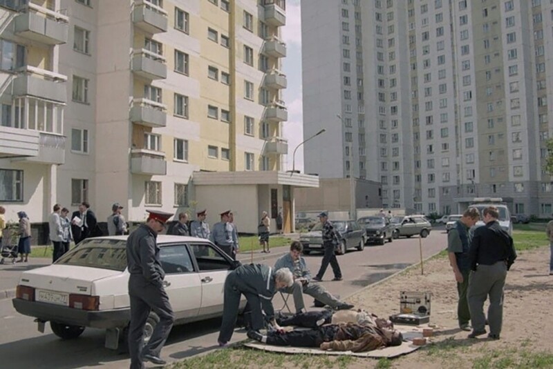 На месте бандитской разборки в московском районе Жулебино. 1998 год