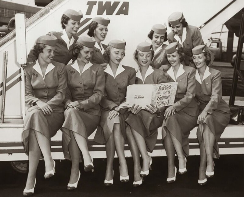 Пять пар стюардесс-близняшек снимаются в рекламе авиакомпании «Trans World Airlines». США. 1956 год