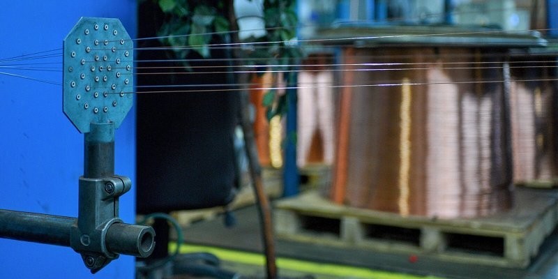 От катодов до электропроводки. Как изготавливают кабели на Московском кабельном заводе