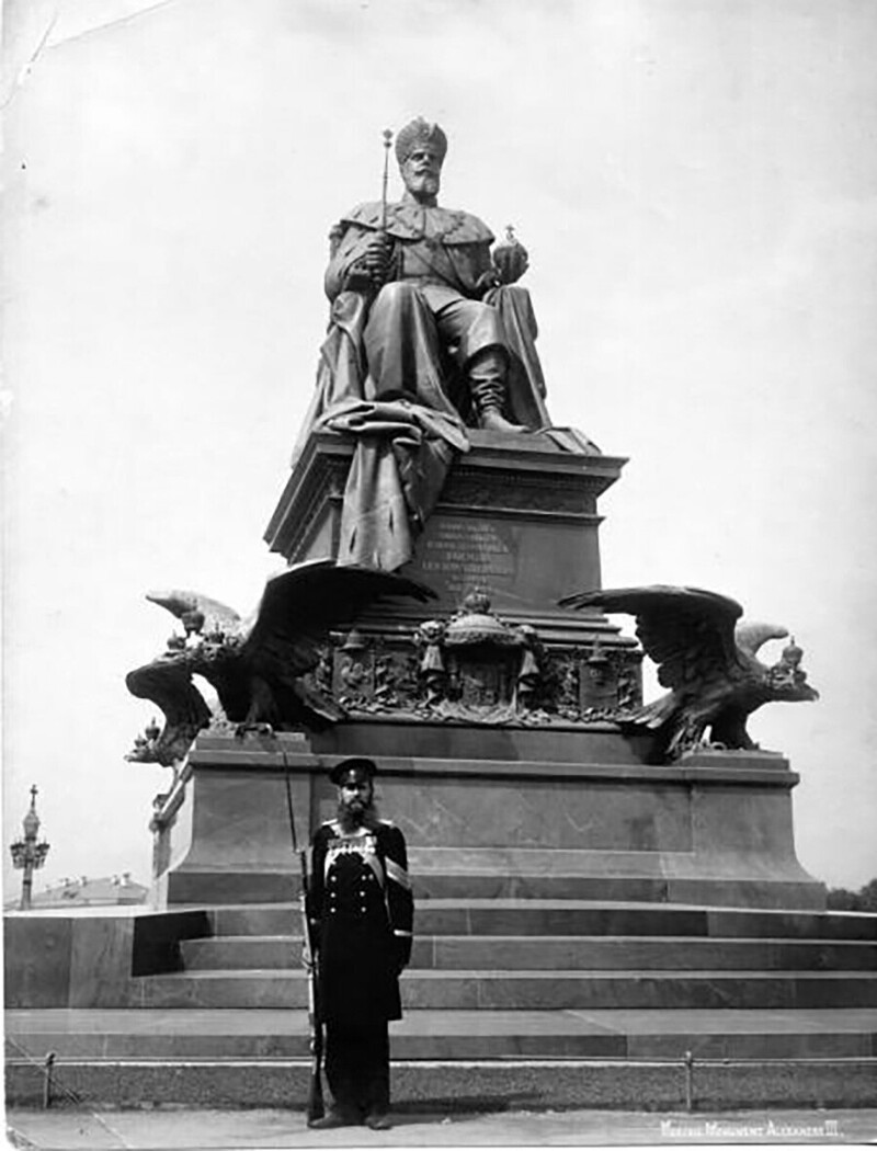 Памятник императору Александру III в Москве