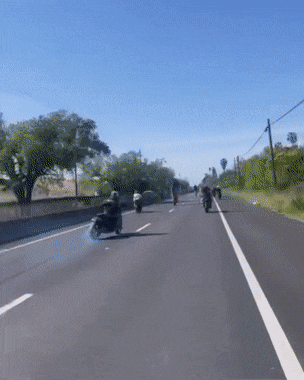 Гифки с автомобилями и мотоциклами Гифки с автомобилями и мотоциклами