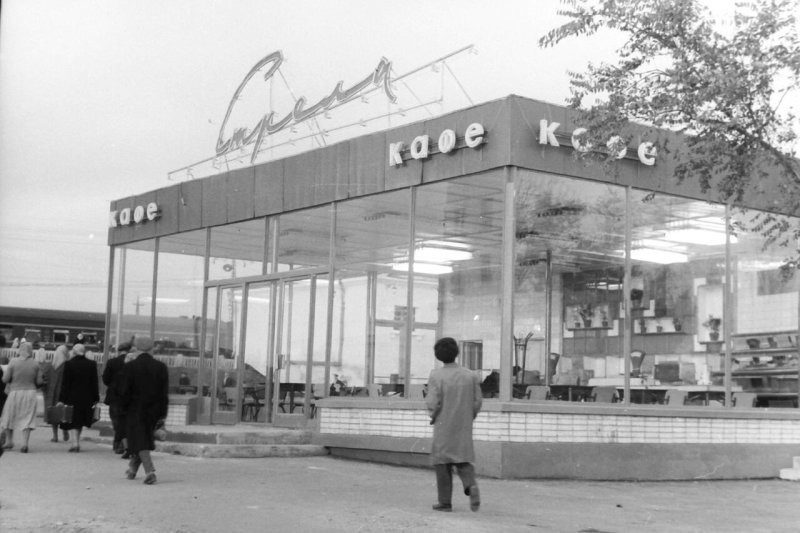 Кафе «Стрела» на Привокзальной площади. Хабаровск 1964 г.