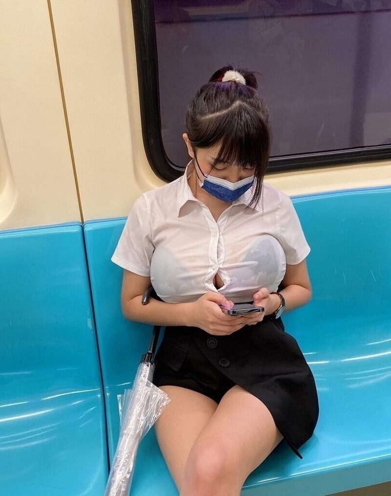 азиатка в метро эротика фото 105