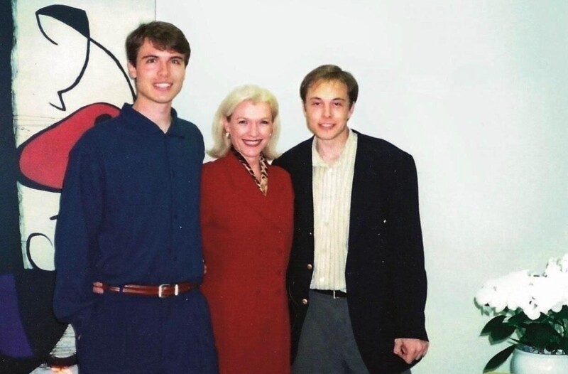 Илон Маск вместе со своим братом Кимбалом Маском основал свою первую компанию Zip2, 1996 год