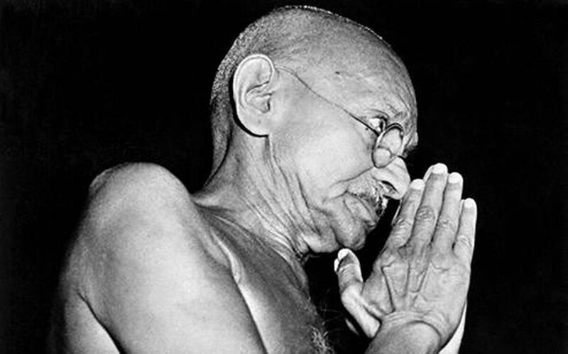 16. Ганди, о котором мы все знаем и который применил тактику ненасильственного гражданского неповиновения, когда-то был юристом