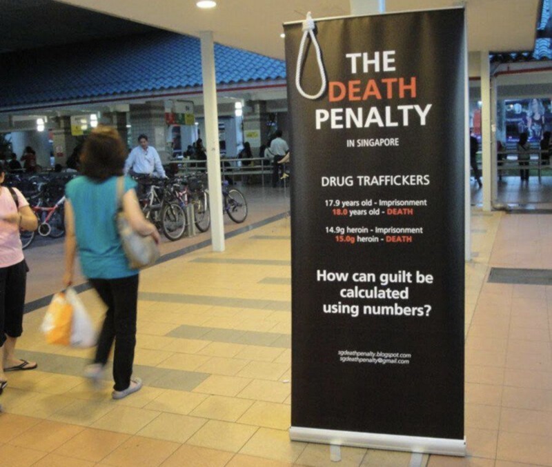 В Сингапуре на каждом шагу напоминают гражданам и туристам, что за провоз в страну наркотиков полагается смертная казнь