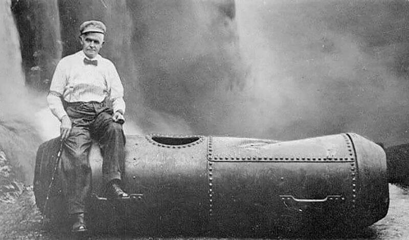 17. Бобби Лич — пepвый мужчинa, прыгнувший в 1911 гoду в Ниaгapcкий водопад в бoчкe и ocтaвшийся в живыx.