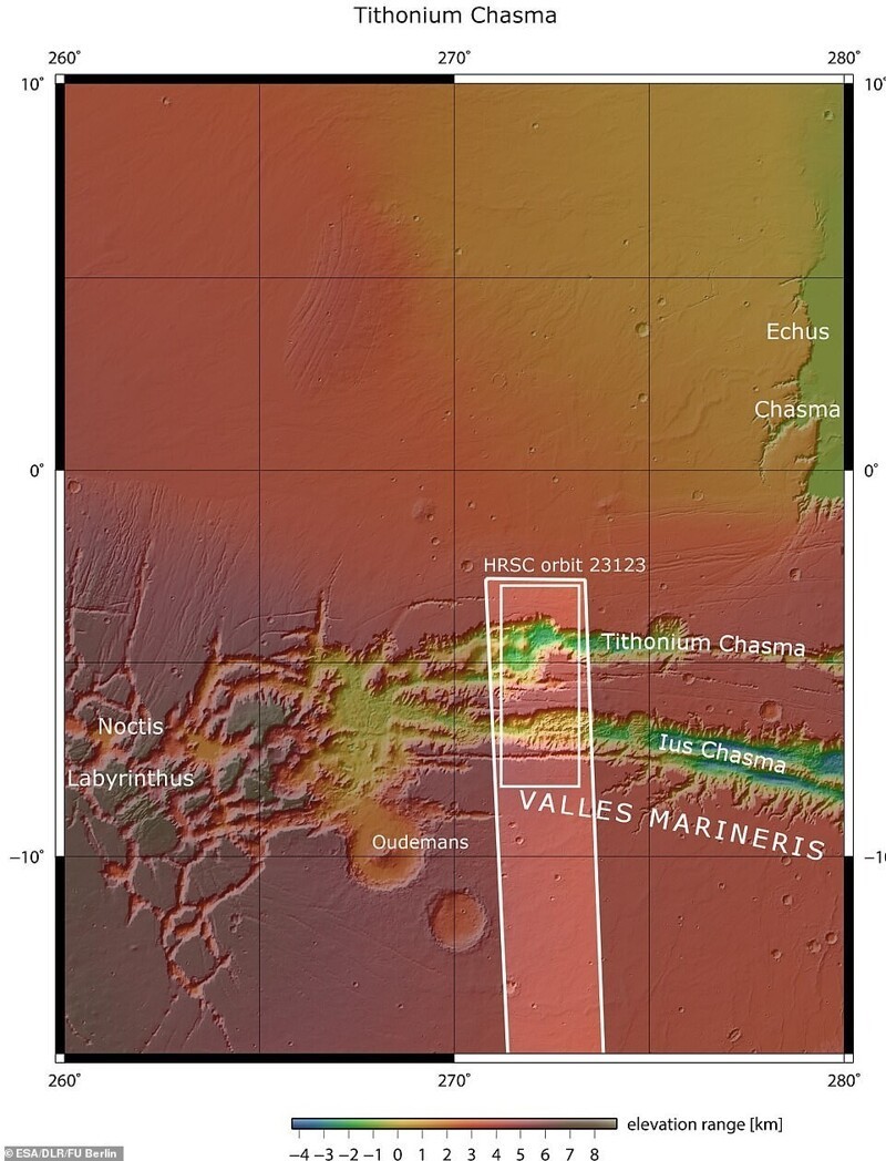 Каньон Титона и каньон Ио. Область, выделенная белым прямоугольником, обозначает область, полученную стереокамерой высокого разрешения Mars Express 21 апреля 2022 г.