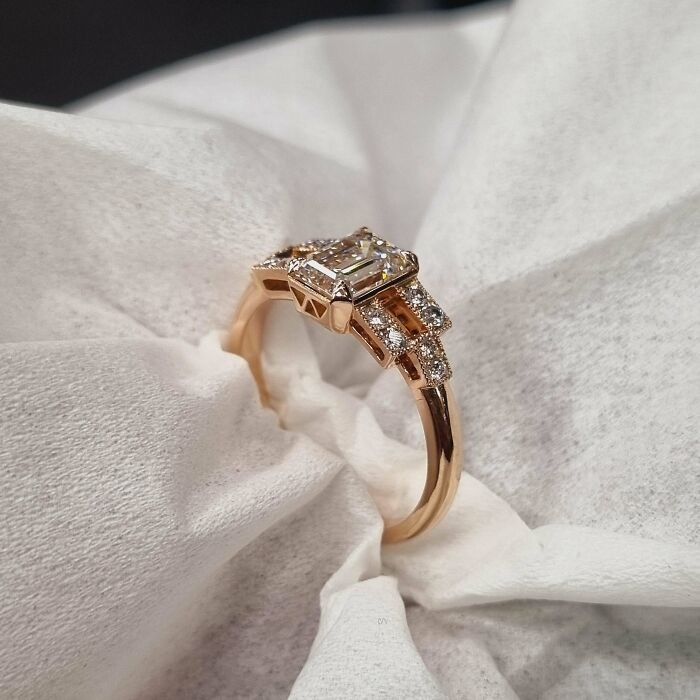 15. "Обручальное кольцо с бриллиантом, которое я сделал для своей (надеюсь) будущей невесты. 18-каратное розовое золото"