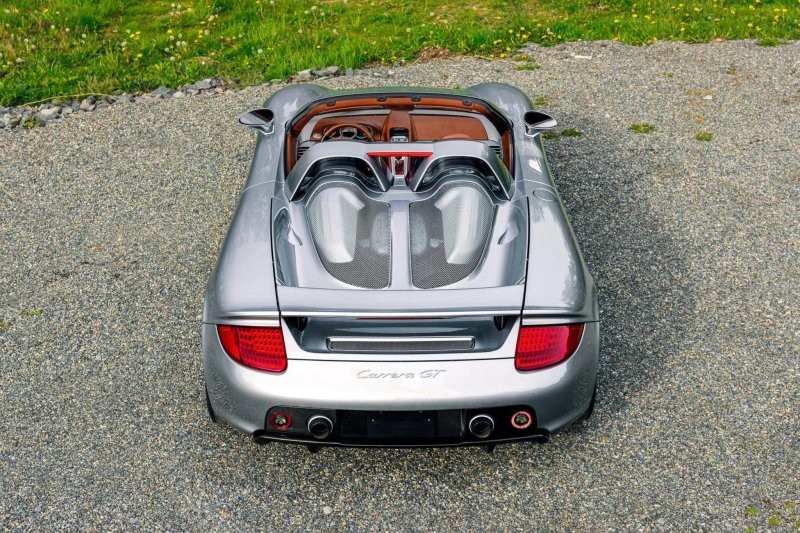 Porsche Carrera GT 2004 с малым пробегом появился на рынке