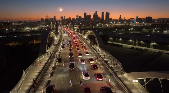 Вот это голливуд: новый мост в Лос-Анджелесе закрыт на неопределенное время