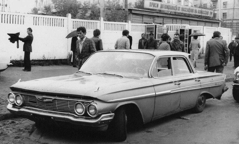 Как покупали машины в СССР? Авторынок "Южный порт", 60-е — 90-е годы