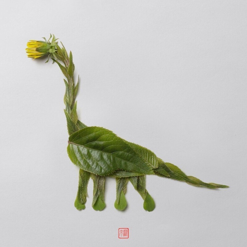 Художник собирает из растений портреты динозавров