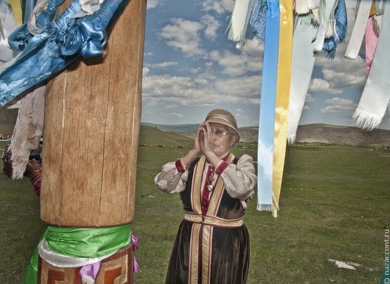 Почему на острове посреди Байкала возвышаются 13 столбов