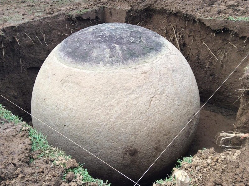Идеальная каменная сфера найдена в Коста-Рике