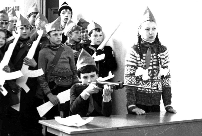 Соревнования по стельбе в тире Айкинской редней школы на игре "Зарница". 
