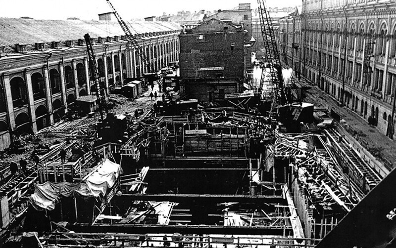Строительство станции метро "Невский проспект", Думская улица и Перинная линия. 1960-е .