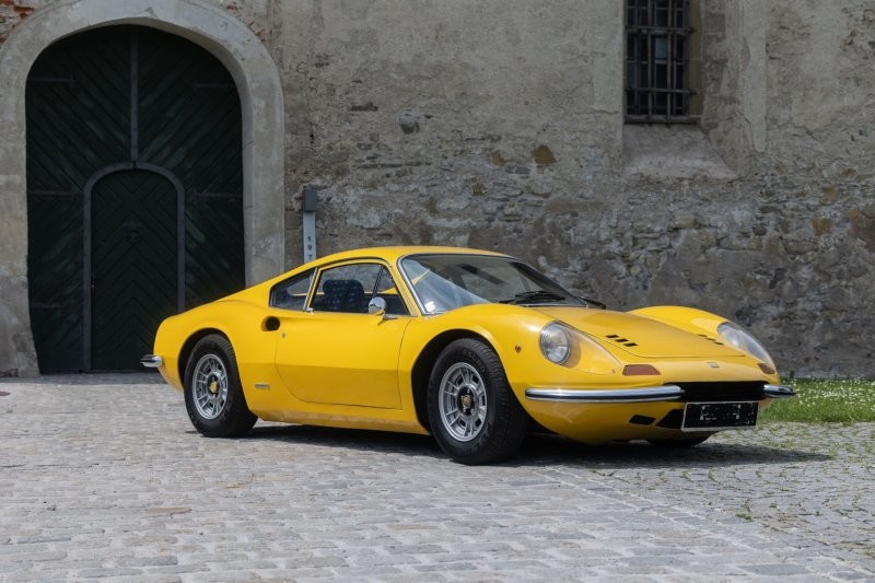 6. Ferrari Dino 246 GT Serie E 1972 года продан за $310,771