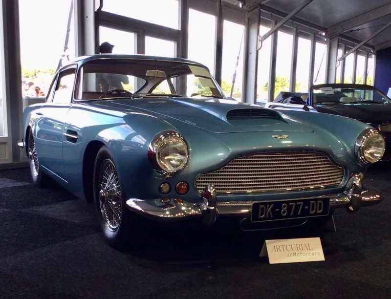 3. Aston-Martin DB4 1961 года продан за $522,096