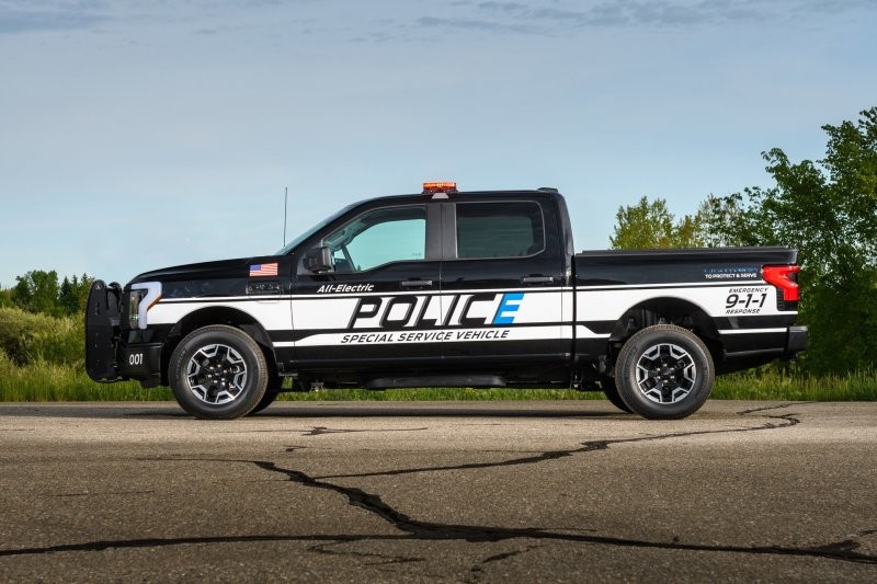 Компания Ford показала полностью электрический F-150 Lightning Pro SSV 2023 года, созданный для полиции