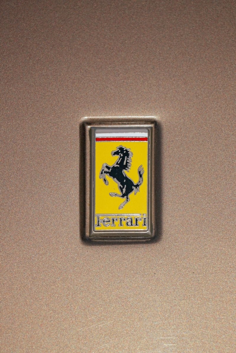Уникальный Ferrari Testarossa 1988 года с малым пробегом  поразит вас окраской Marrone Metallizzato